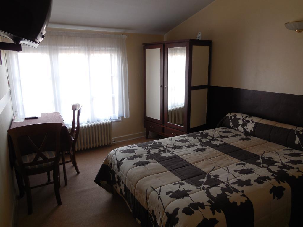 Hôtel le Lion d'Or Salbris Quarto foto